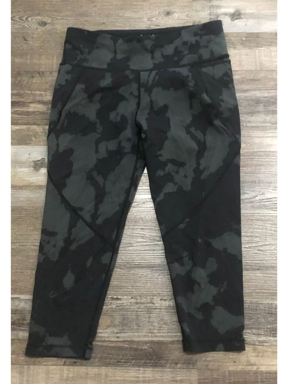 Sweaty Petty Power Crop Leggings Size 8-10 Black & Gray Camo 19"